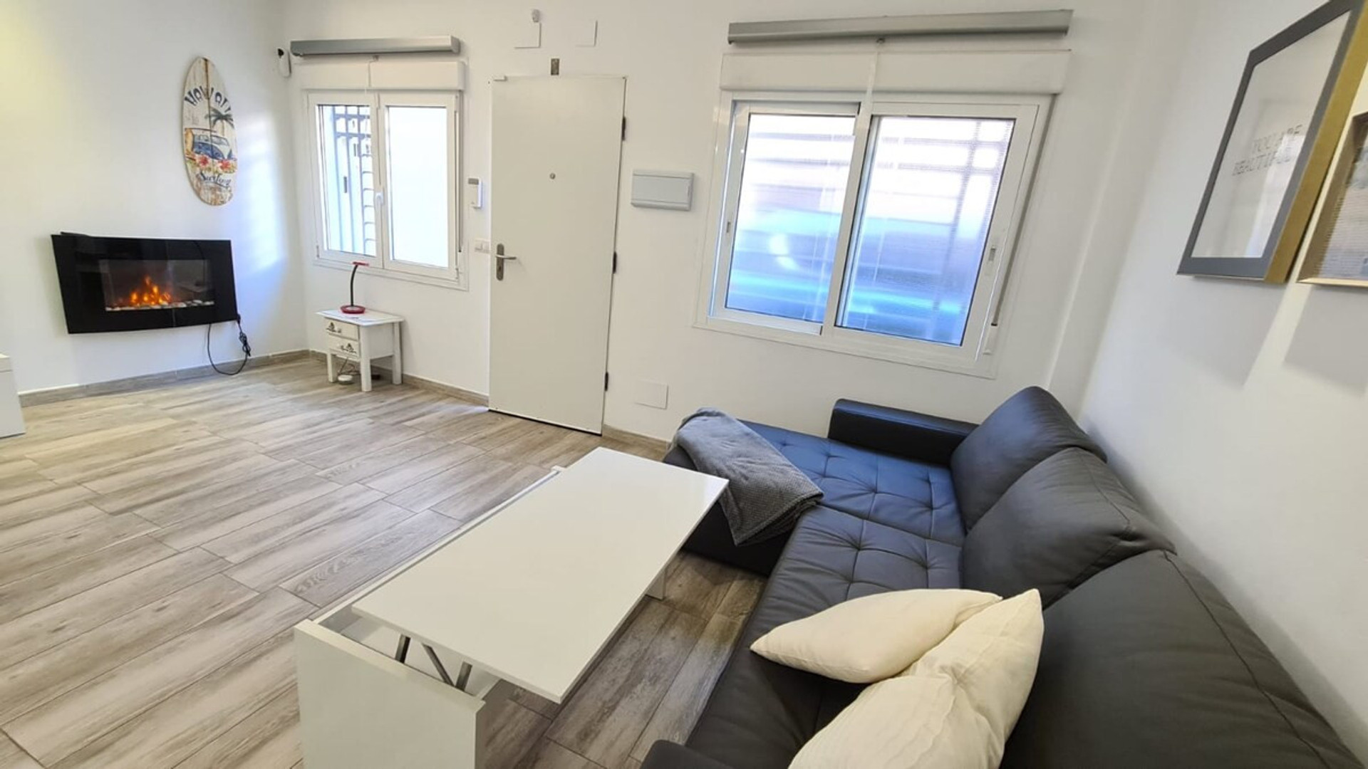 Living room image 3