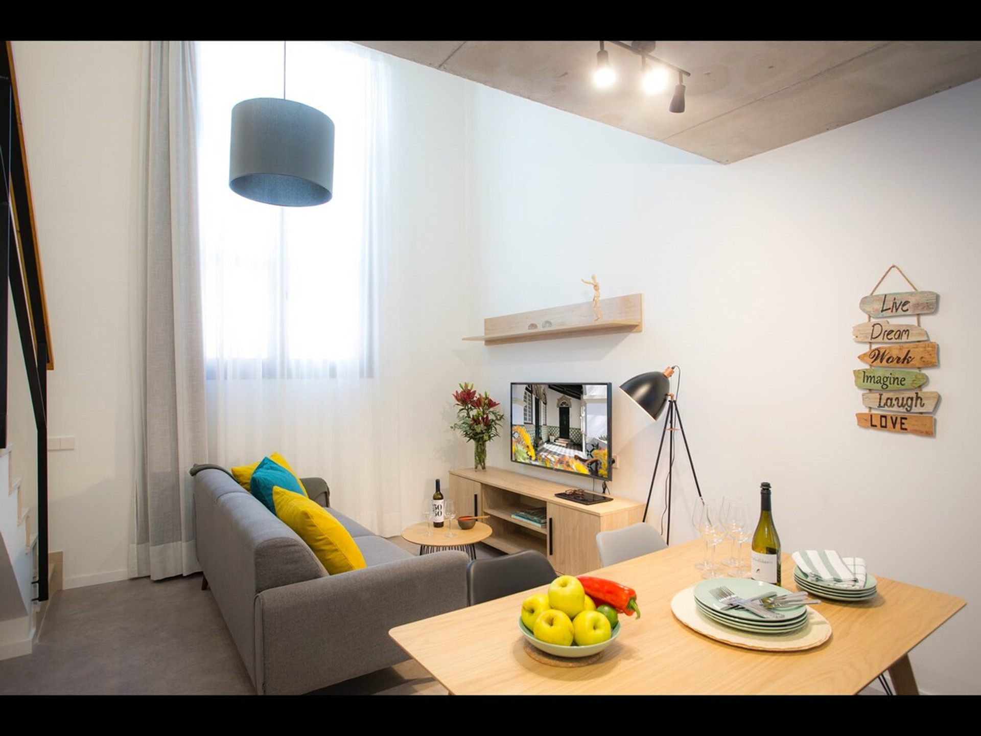 Living room image 2