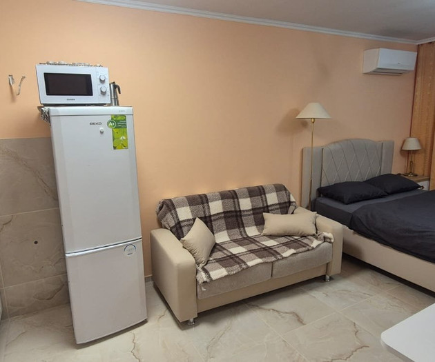 Light studio with balcony close to sea and center