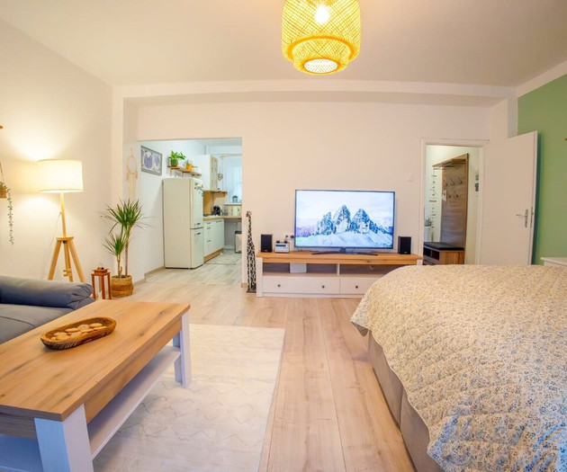 Cozy Little Apartment in Old Tw