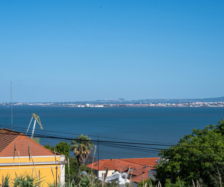 Tágides Plus - Sunny apartment with River view