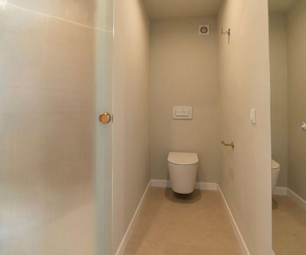 Big apartment with terras, Calle del Hospital 1.28
