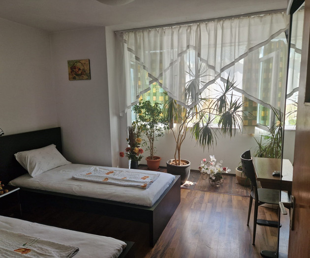 Large Group Accommodation Bucharest, 4 apt,20slips