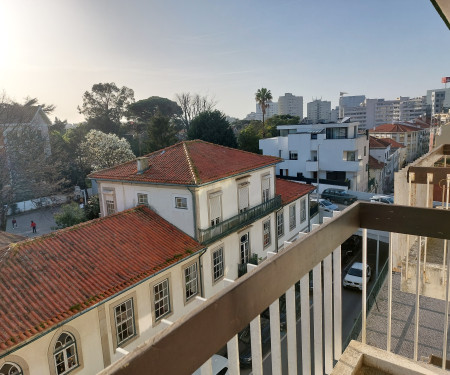 Spacious Flat with Parking at Serralves