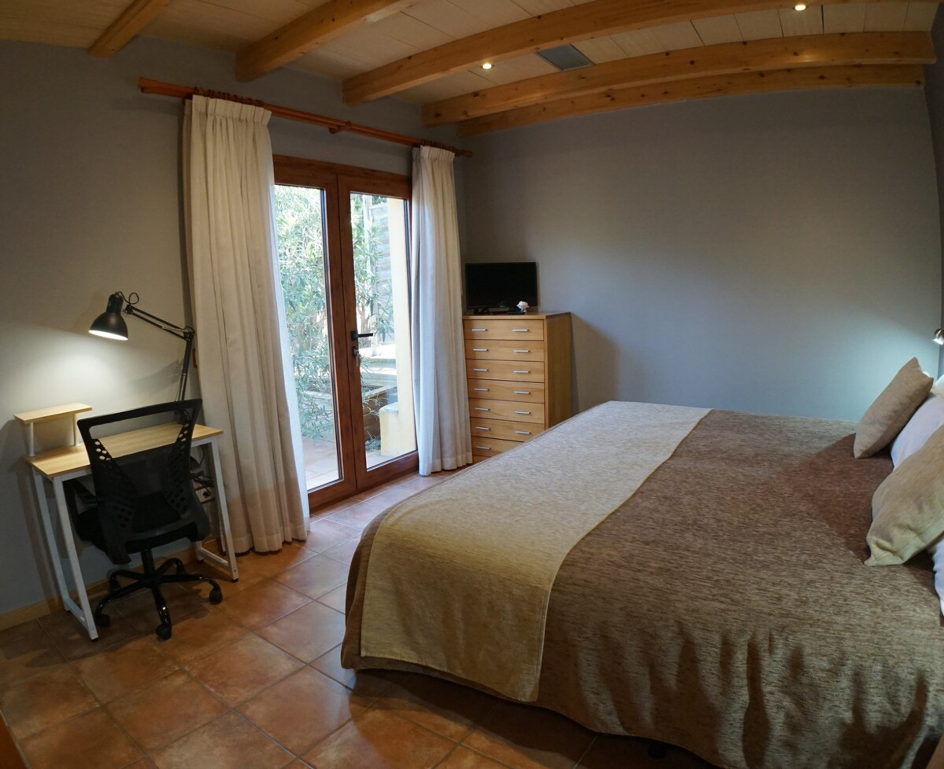 Bedroom image 2