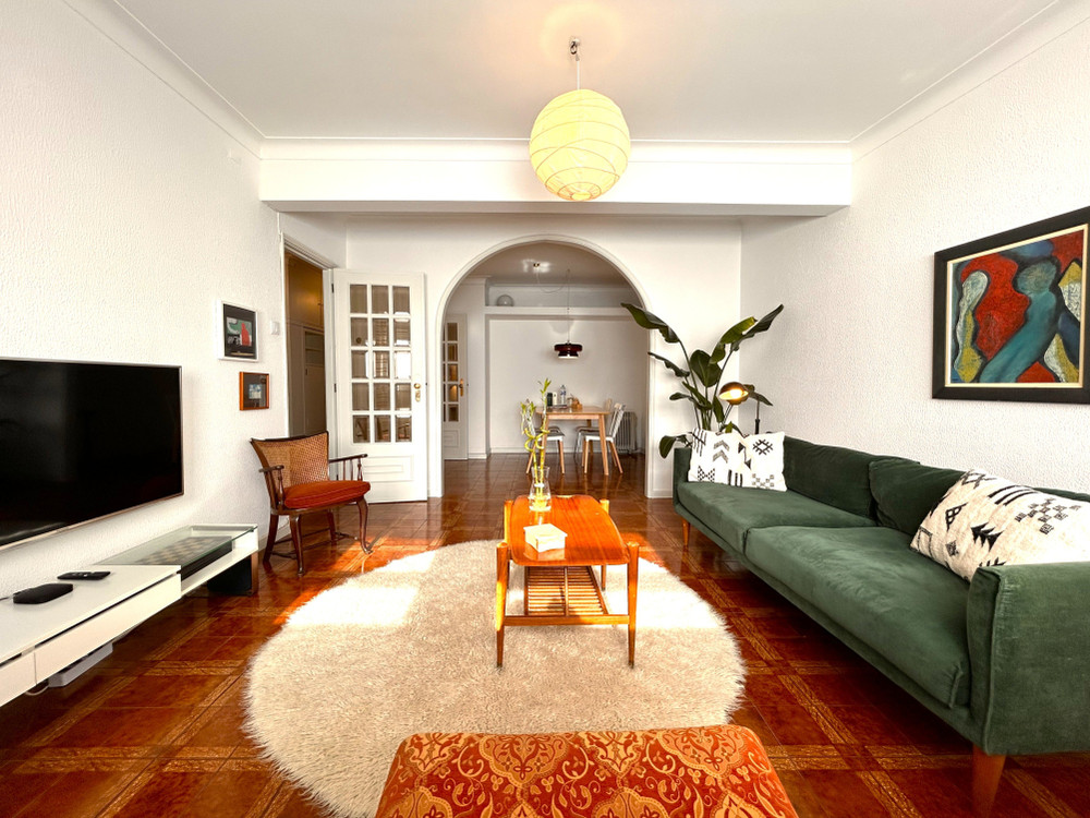 Comfortable and bright two-bedroom apartment near preview
