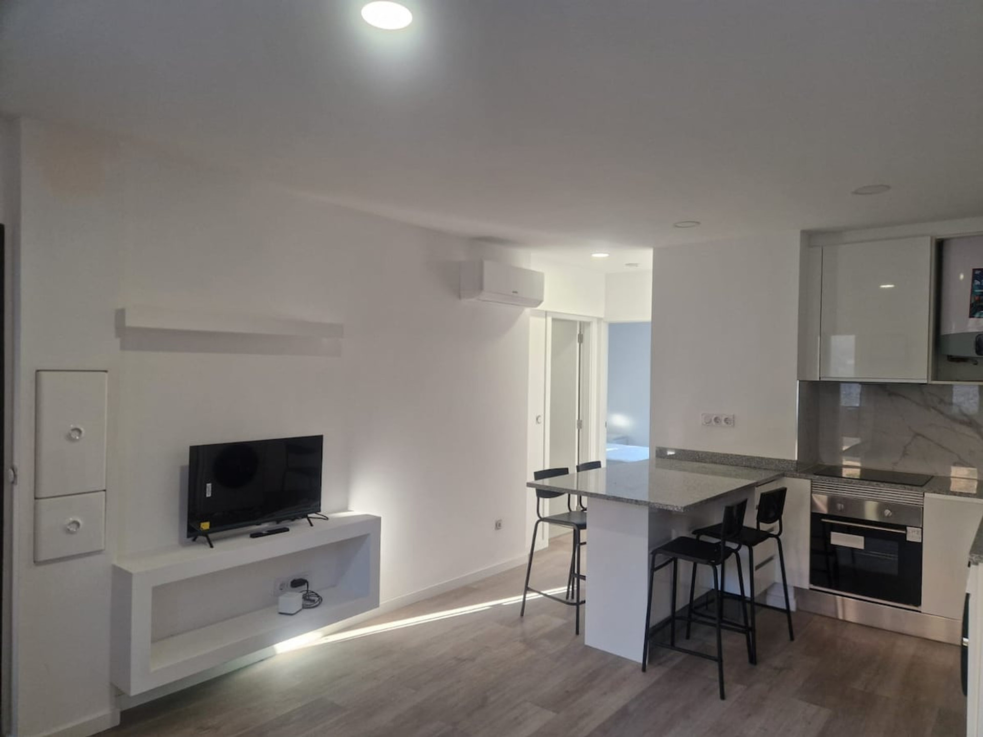 Full kitchen