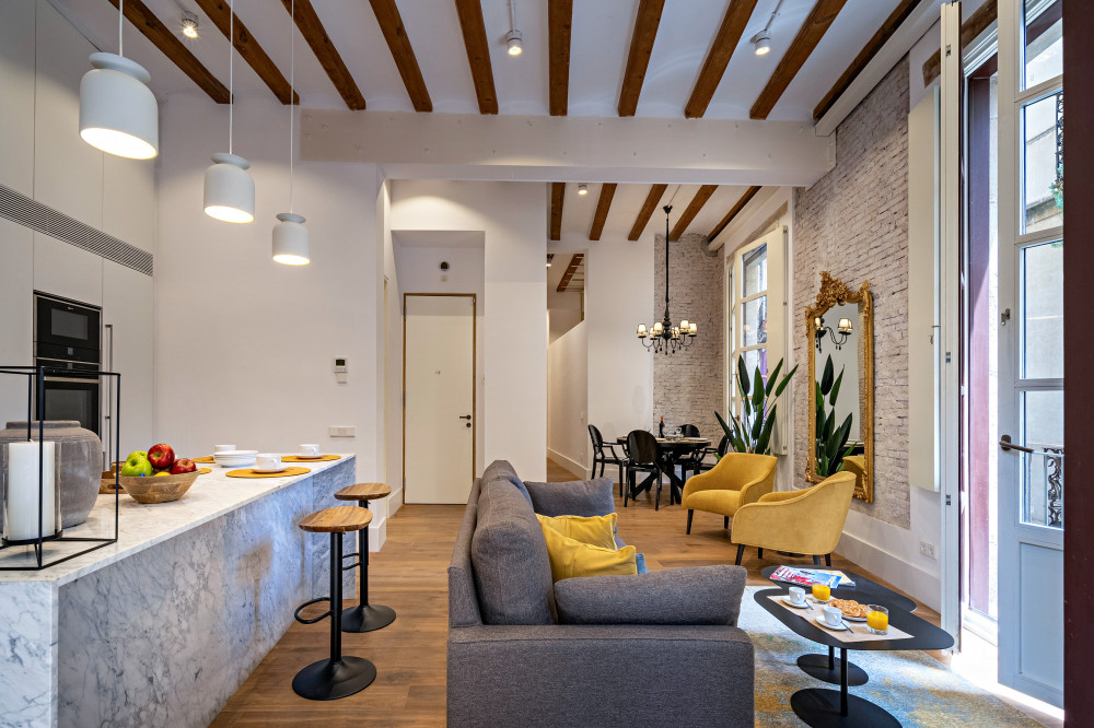 Elegant long-stay apartment in downtown Barcelona