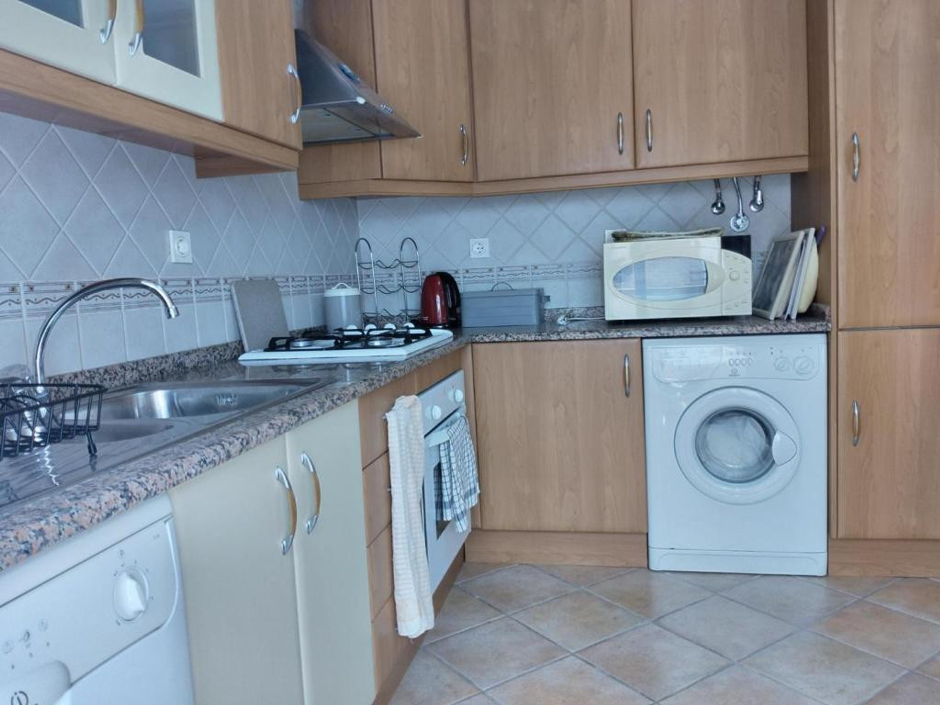 Full kitchen