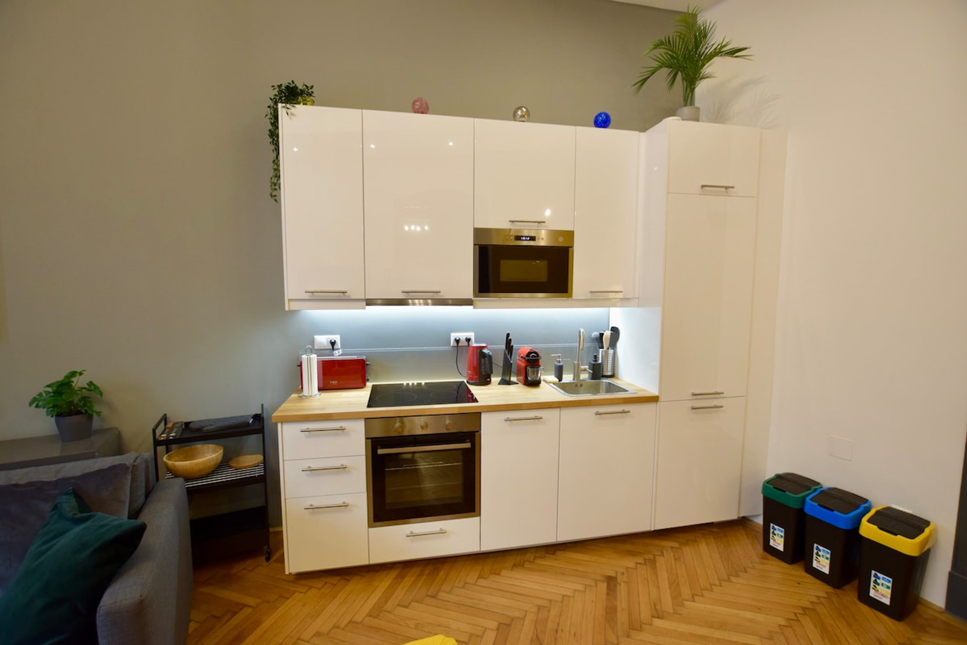 Full kitchen image 1