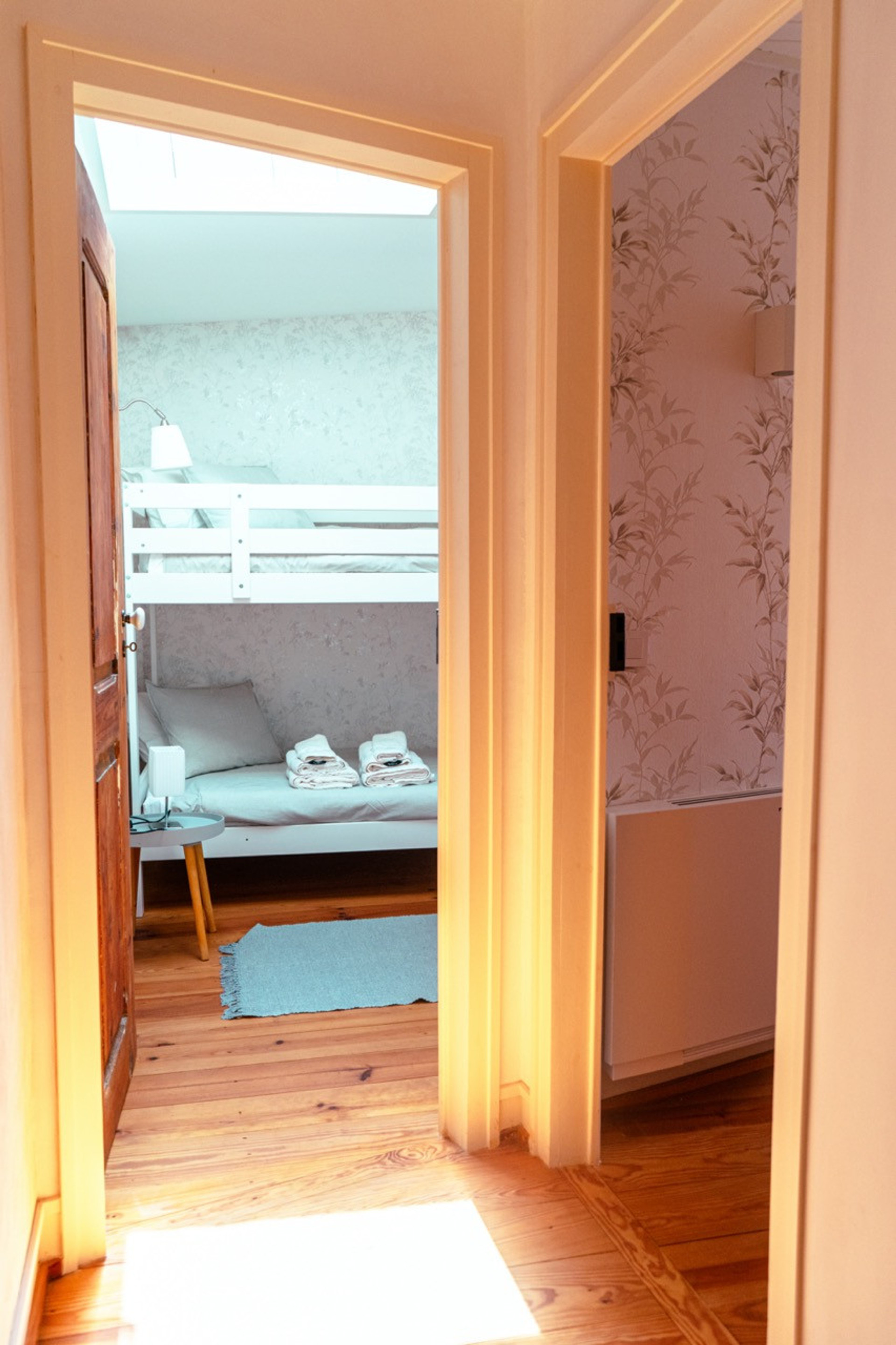 entrada do quarto com beliche