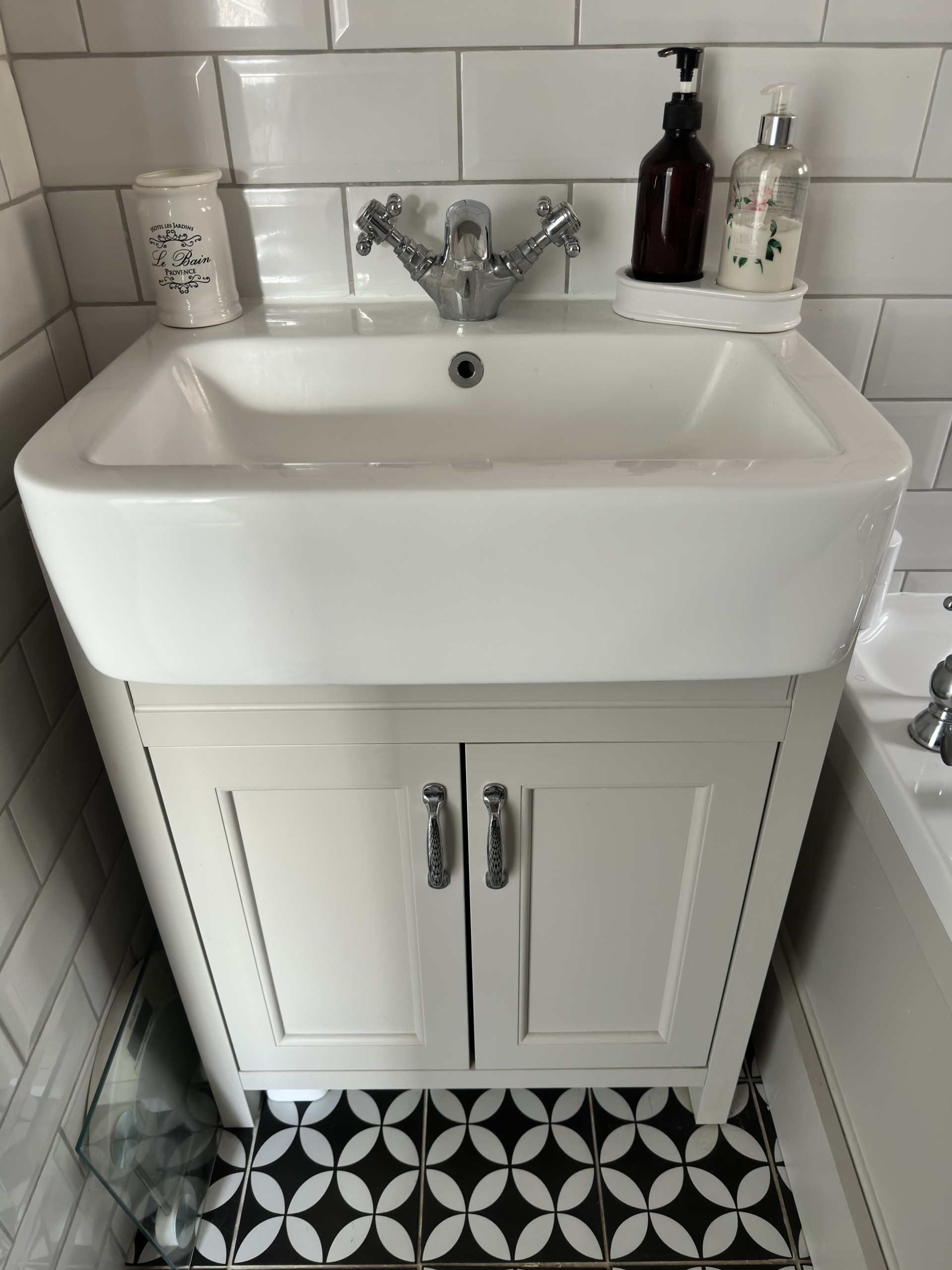 Bathroom sink and vanity unit