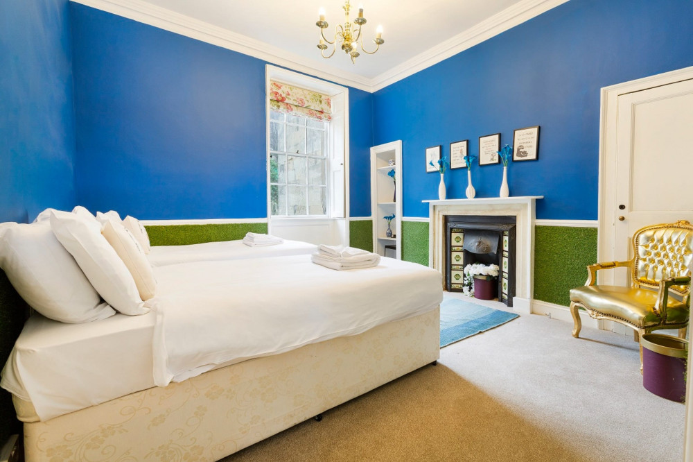 The Wonderland Townhouse - Amazing Alice in Wonder