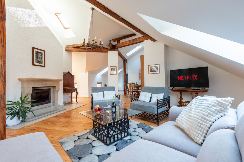 Unique 3-bedroom apartment by the National theater preview