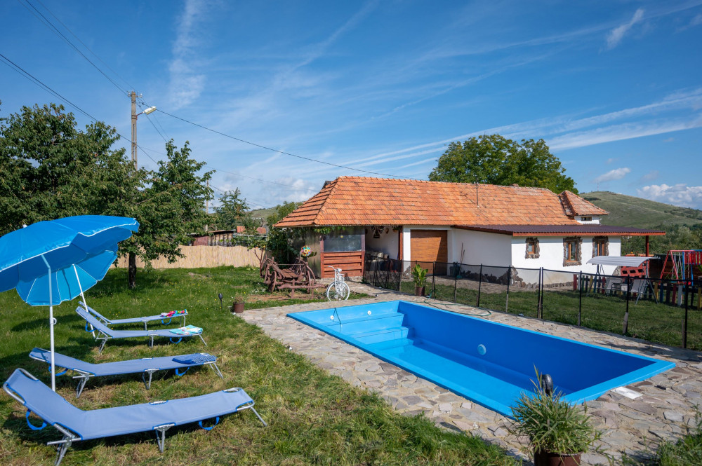 Transylvanian Cottage with Private Swimming Pool