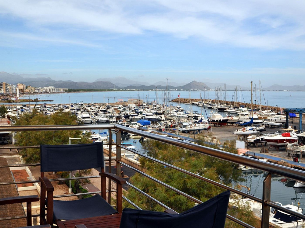 Minimal, panoramic Views of the Sea and the Marina preview