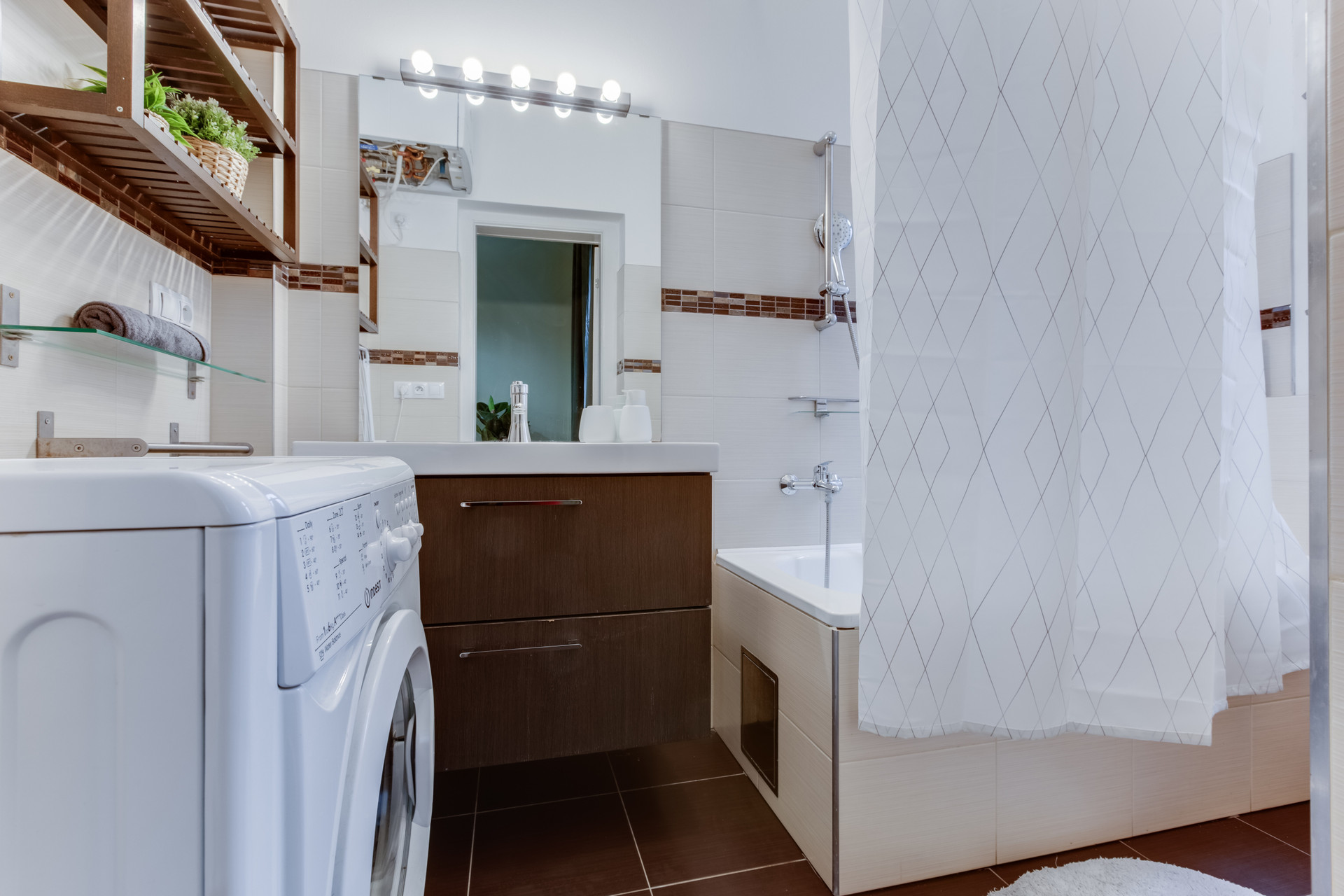 bathroom with bathtub