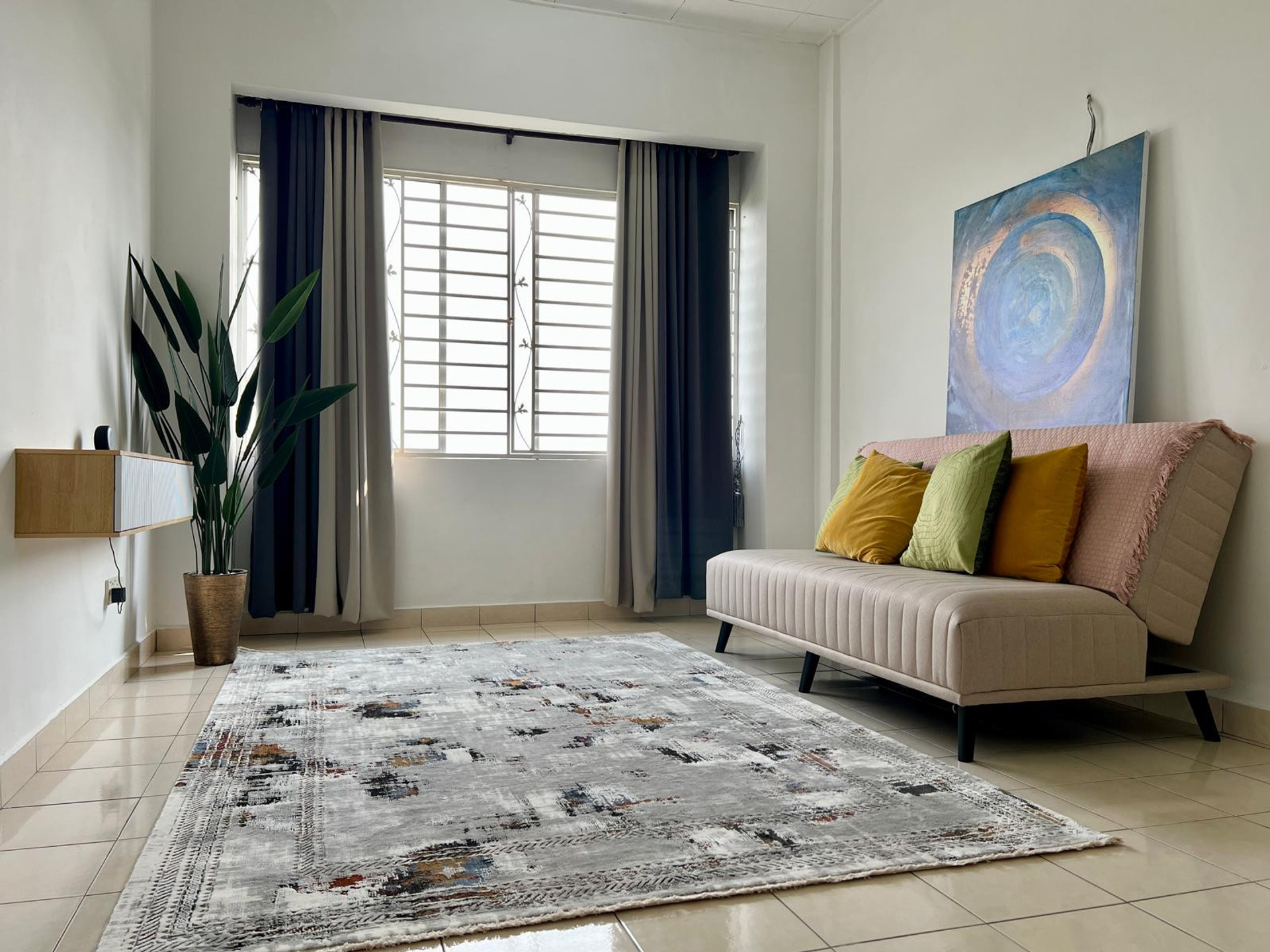 Living hall with a football view