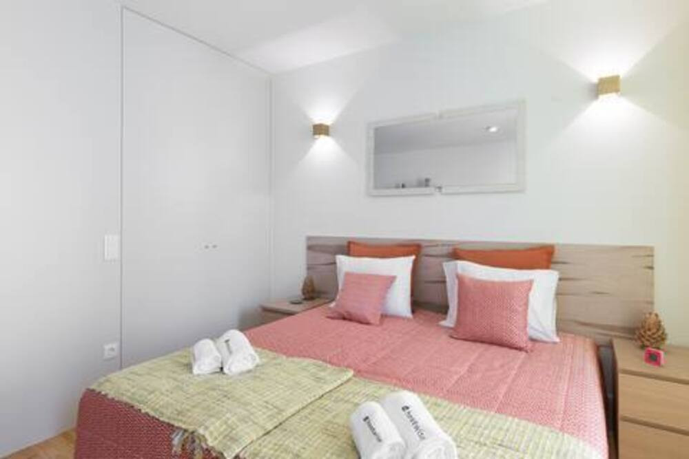Colourful Sunny Flat | Trindade preview