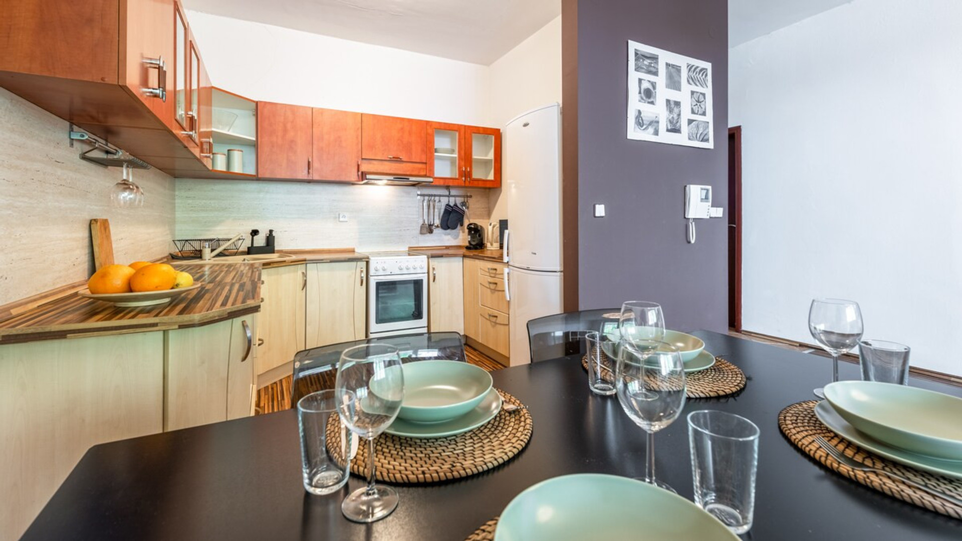 Full kitchen image 1