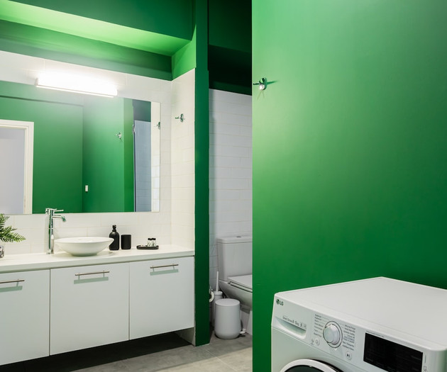 Full bathroom