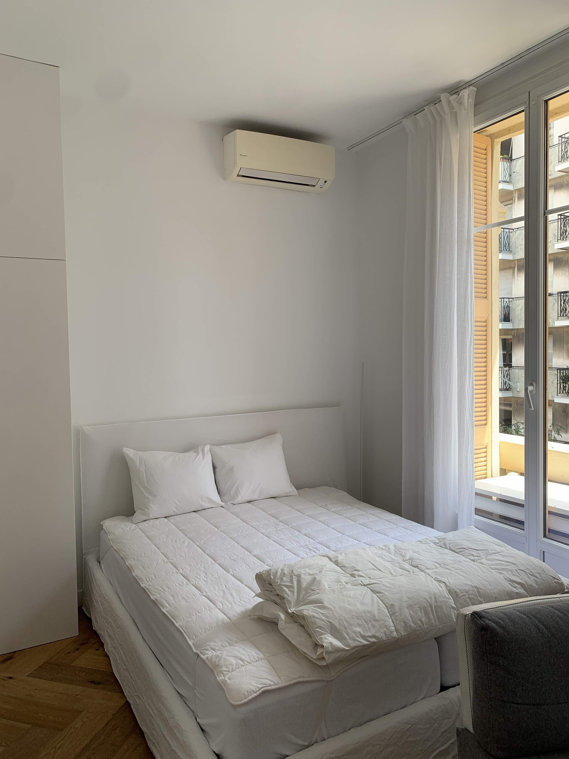 Double bed 160x200cm