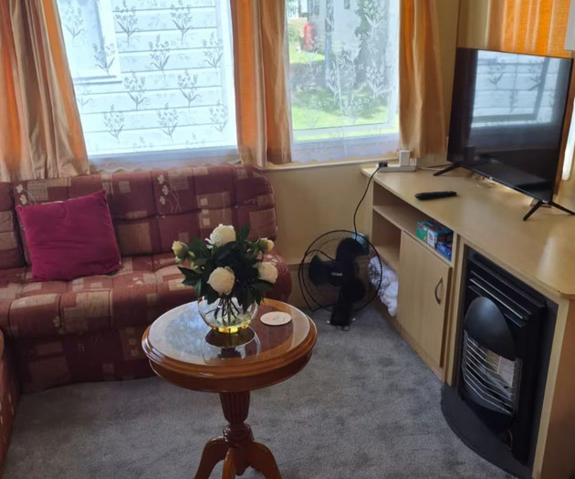 Cozy 2 Bedroom Place | Free Parking | Pet Friendly