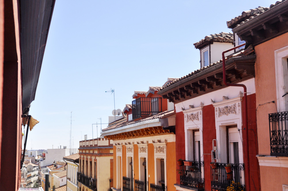Sunny 2 bedroom flat in the centre of Madrid. A/C