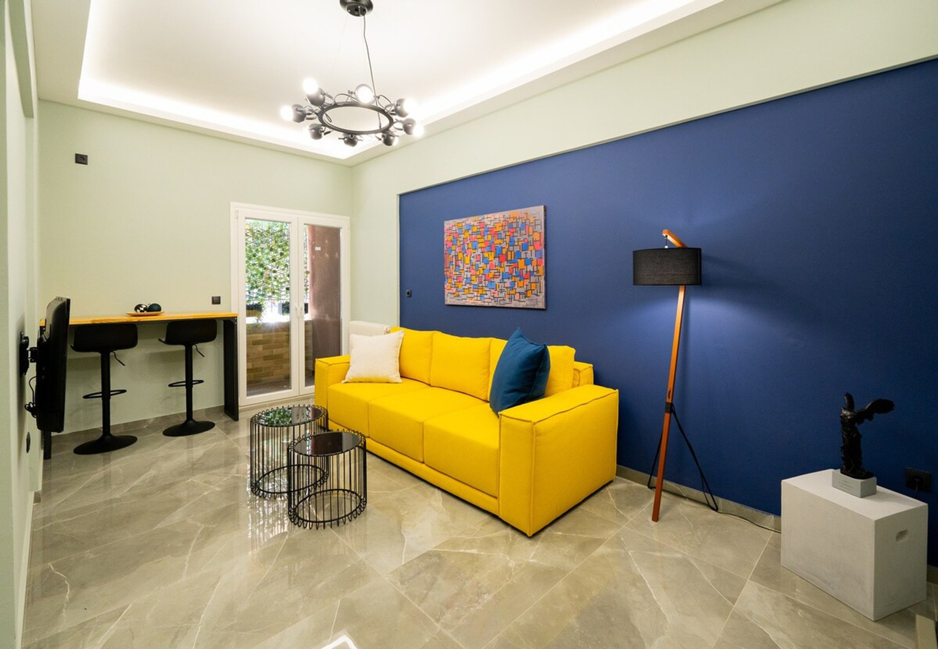 Living room image 4