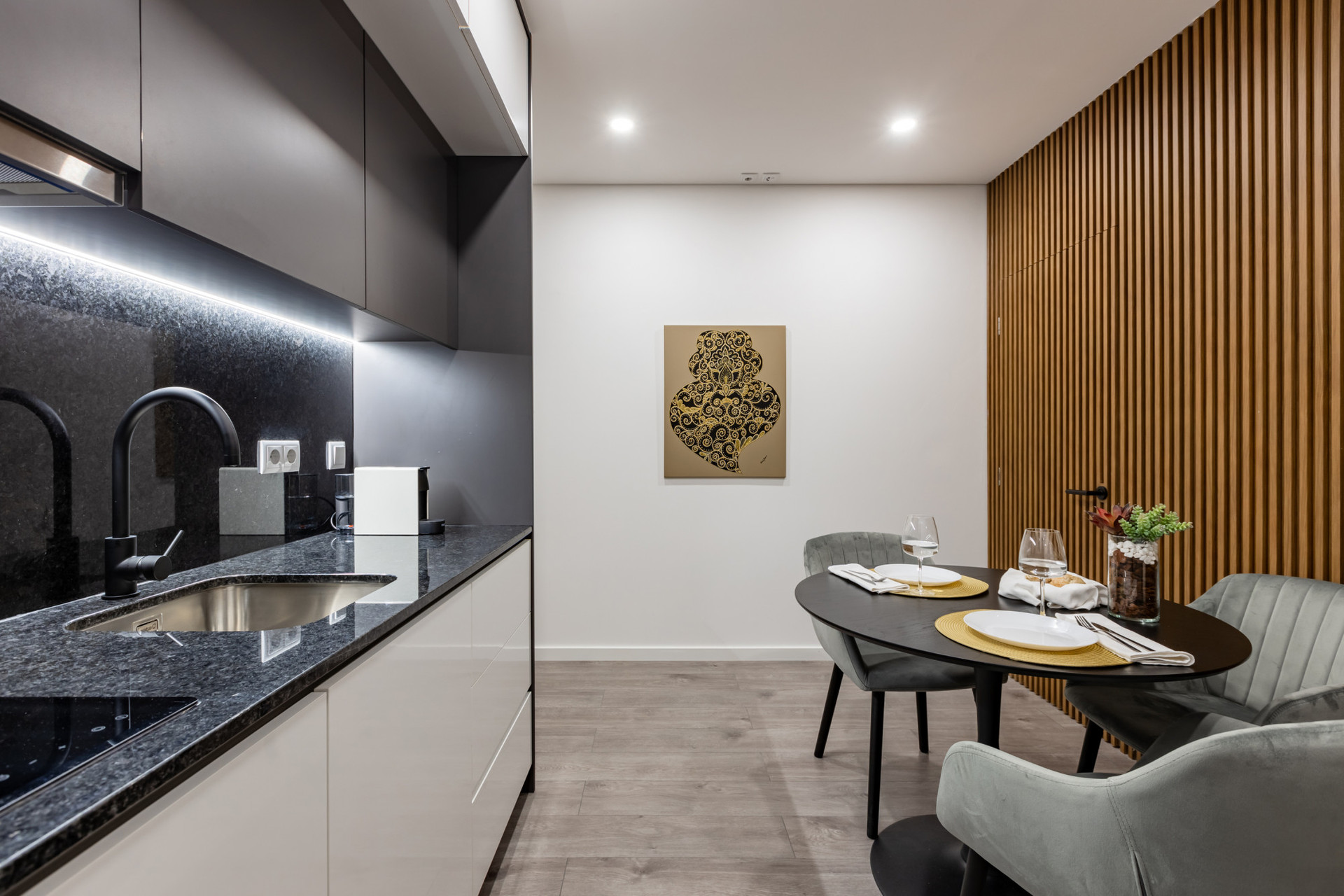 Equipped Kitchenette with Dining Table for 2