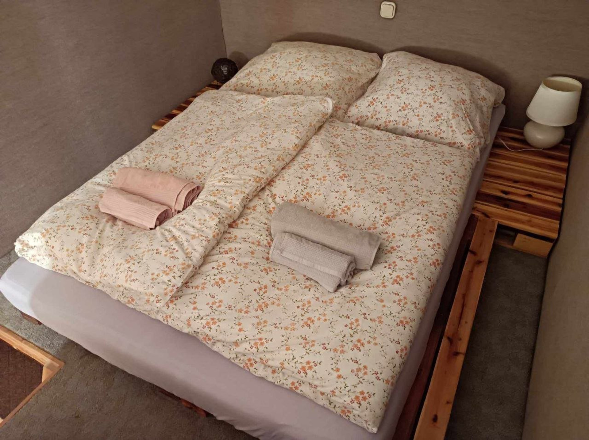 Double bedroom with floral bedding