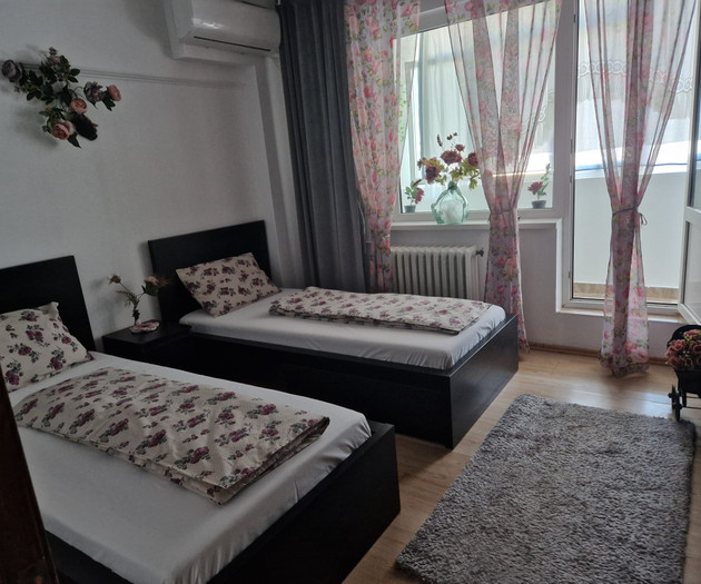 Large Group Accommodation Bucharest, 4 apt,20slips