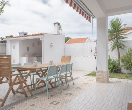 Serene Beach Villa in Aroeira