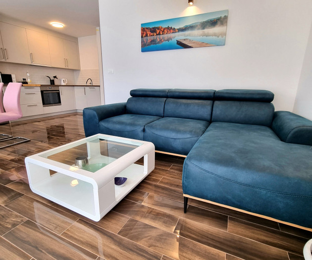 FOR RENT: MODERN TWO-BEDROOM APARTMENT