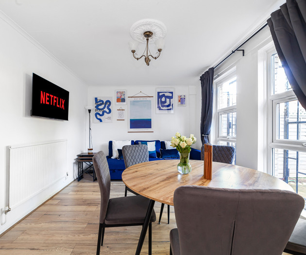 Bright 3 Bed Garden House, Haggerston, Parking
