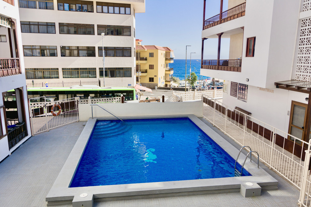 Apartment with parking, pool, and sea views! preview