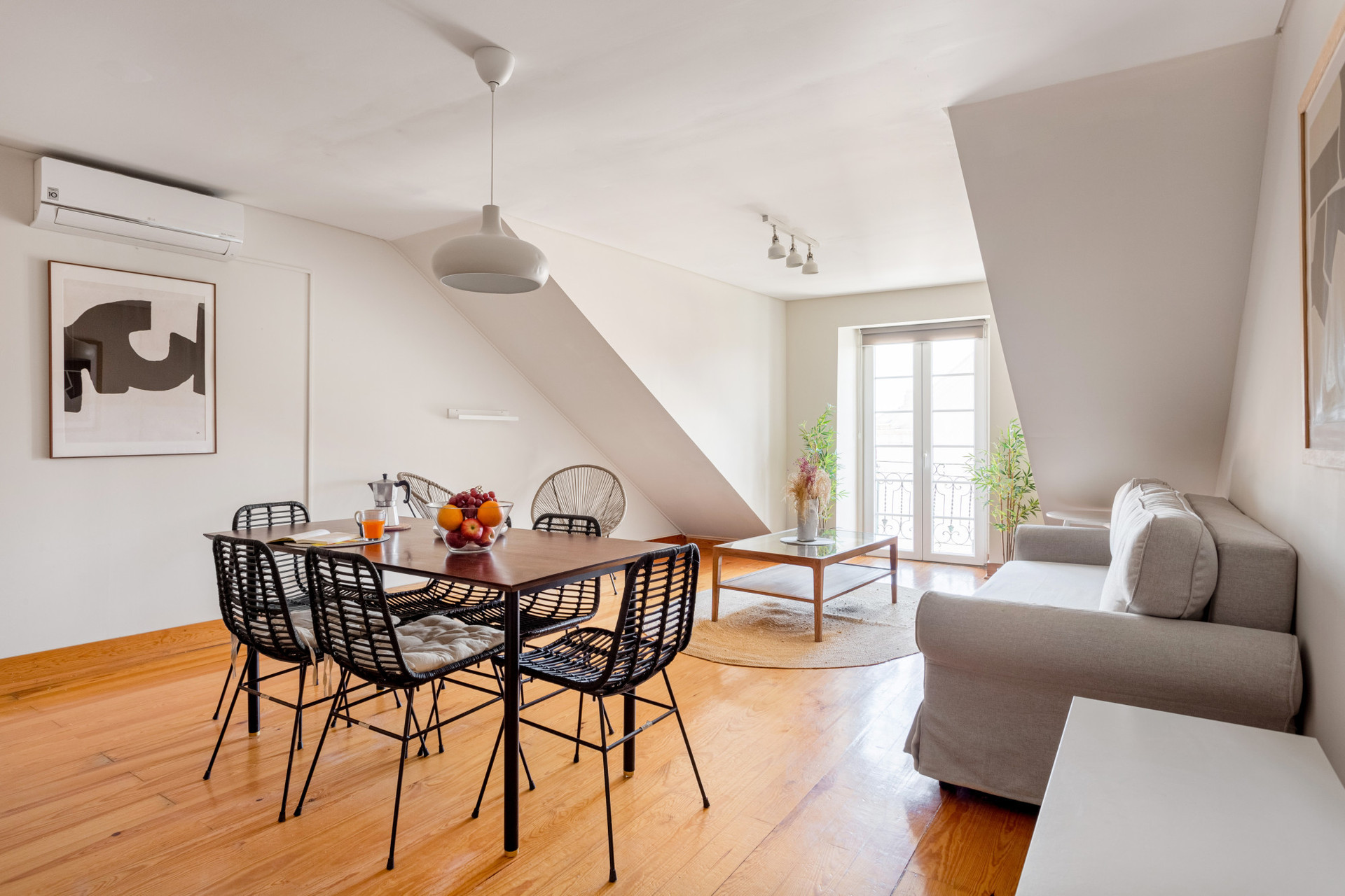 Living Area with Dining Table for 6