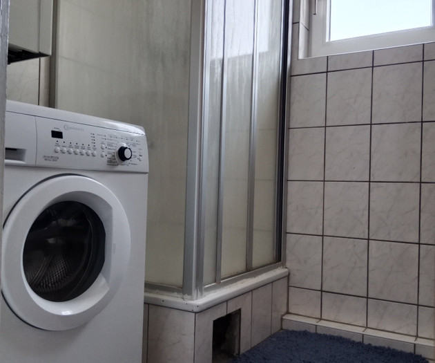 5 sepatrat bedrooms house ,U1-/S-Bahnstation near.