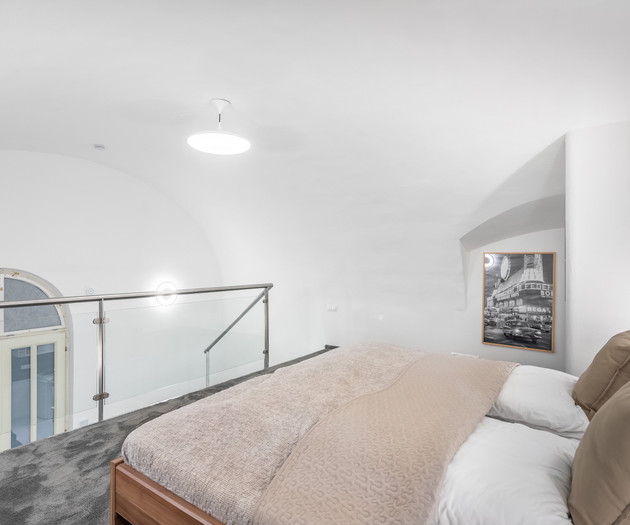 Peaceful Modern City Center Apartment