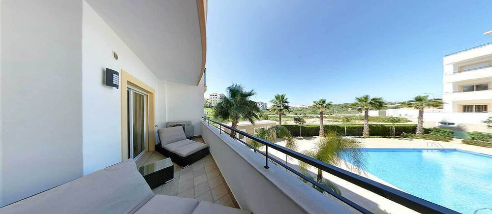 Spacious apartment with AC, terraces and pool