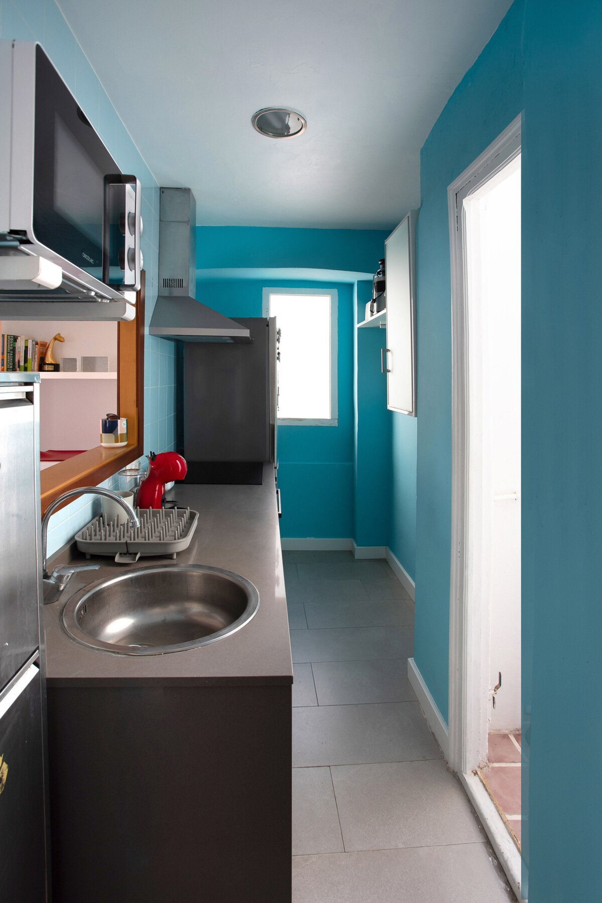 Full kitchen