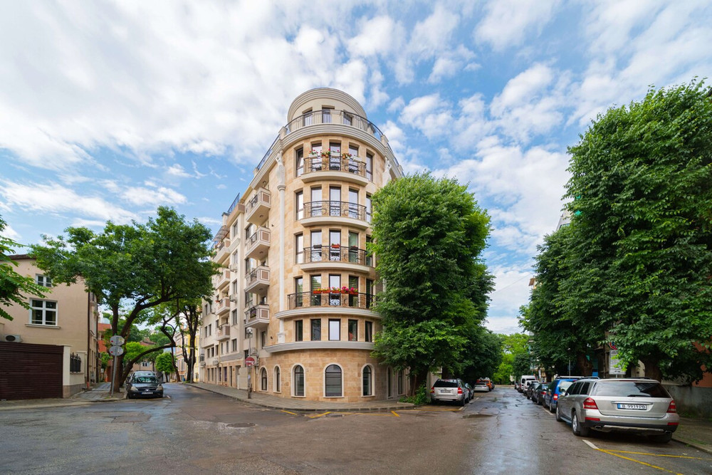 Luxury City center 2BR flat 5 min to beach preview