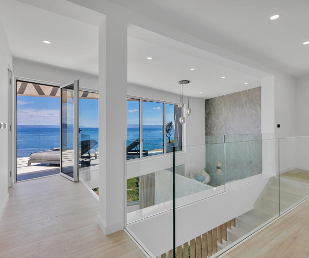 Penthouse Soll 100m from sea