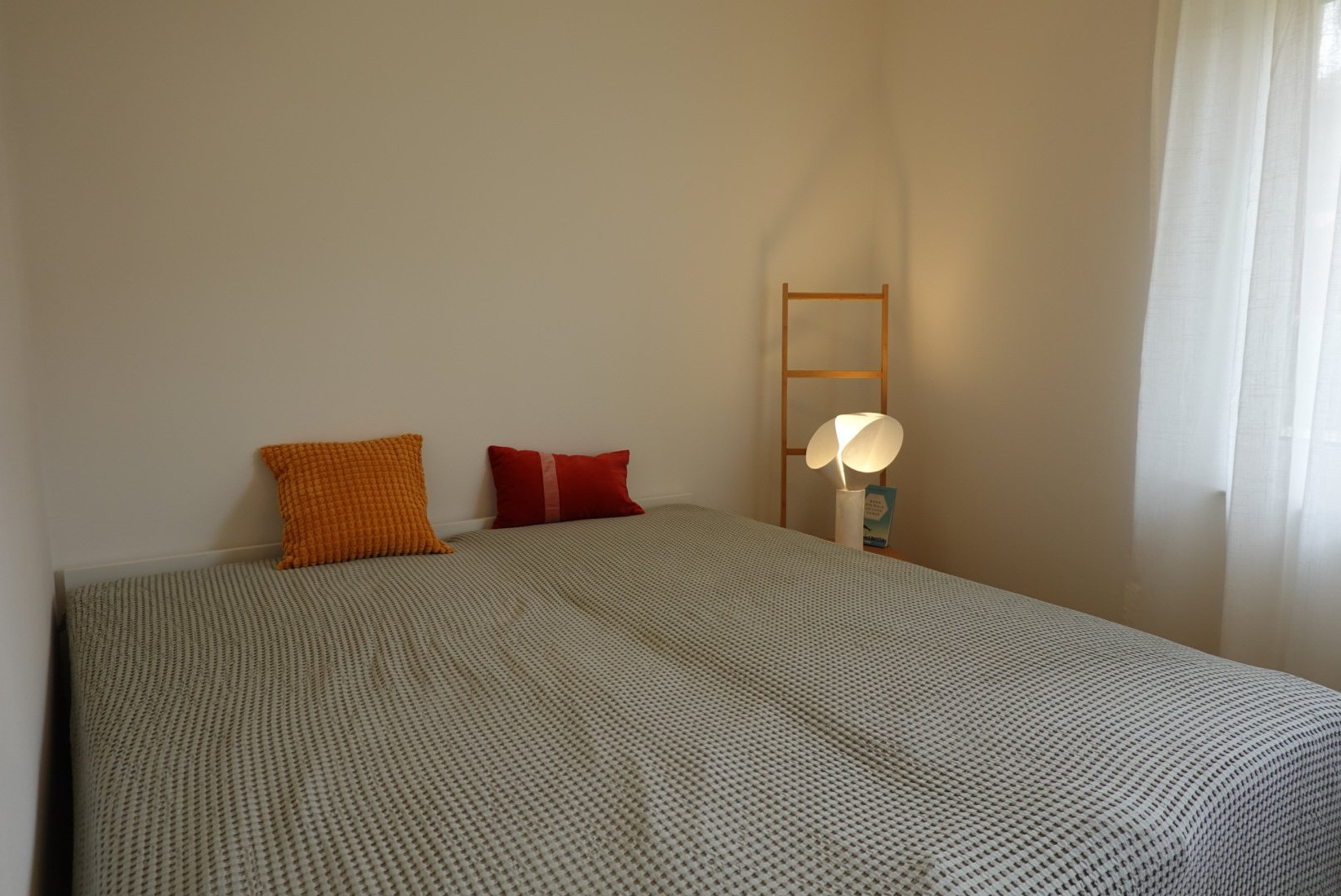 Cozy bedroom 