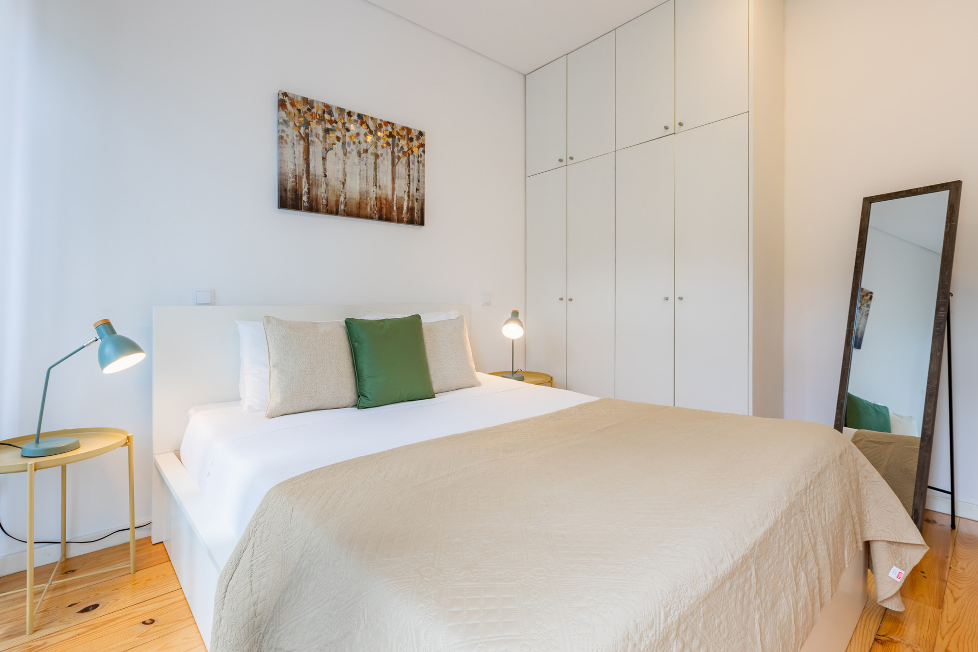 Bedroom with a queen sized bed (160cm x 200cm) and wardrobe.