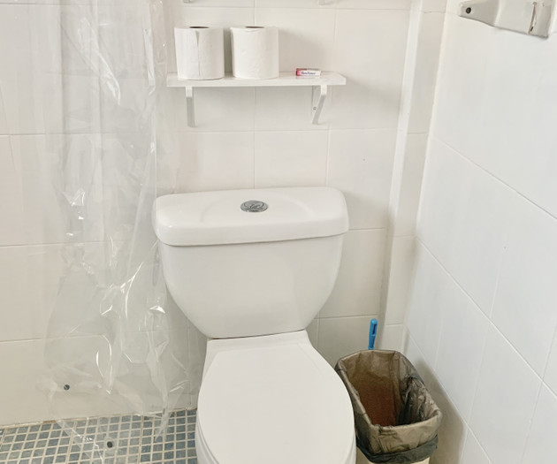 Flat 1/3_ 500mbps Wifi, Desk with office chair