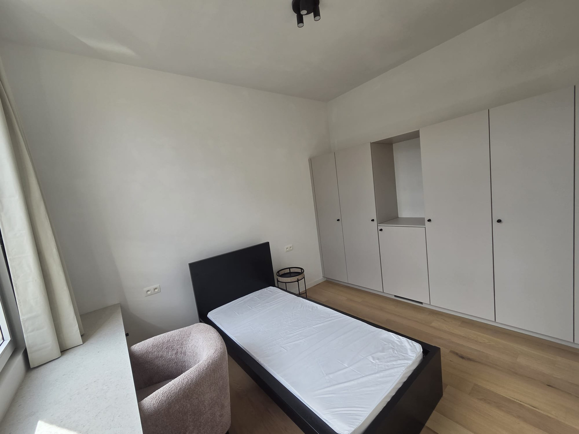 Bedroom with wardrobes and single bed