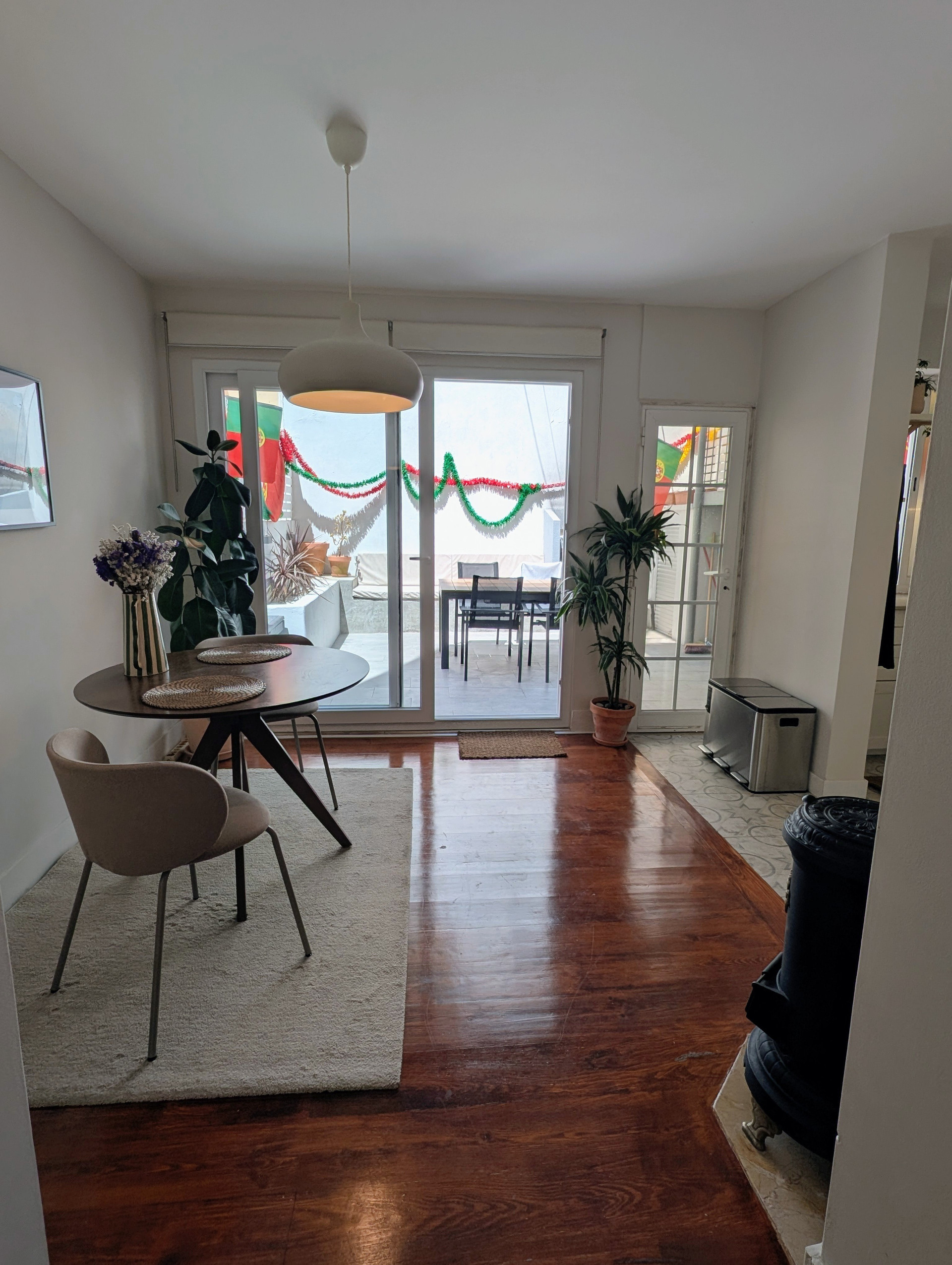 Dining area with terrace access