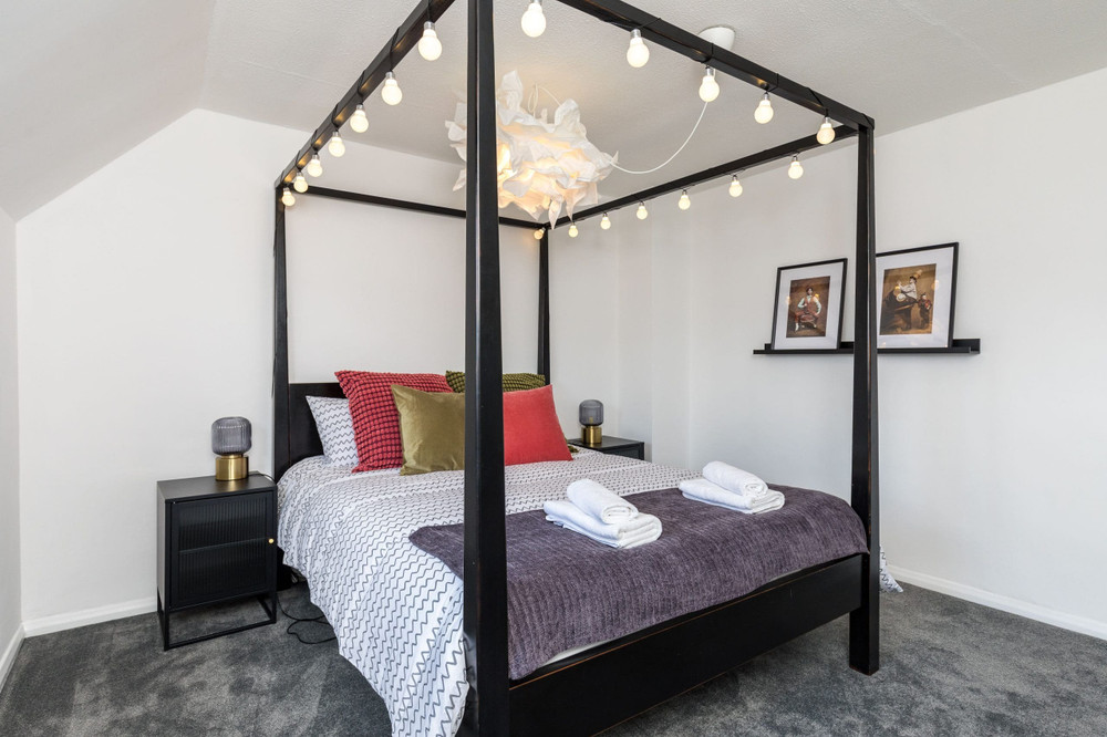 Central Horsham 5BR Home | Parking | Pets Allowed preview