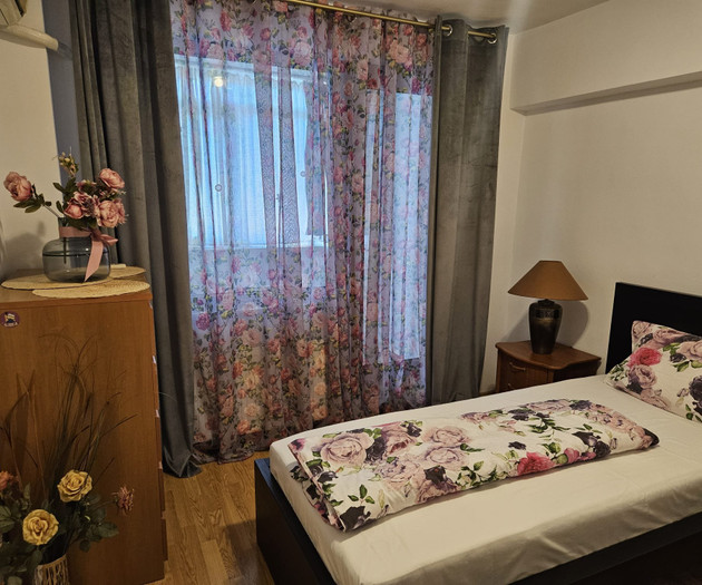 Large Group Accommodation Bucharest, 4 apt,20slips